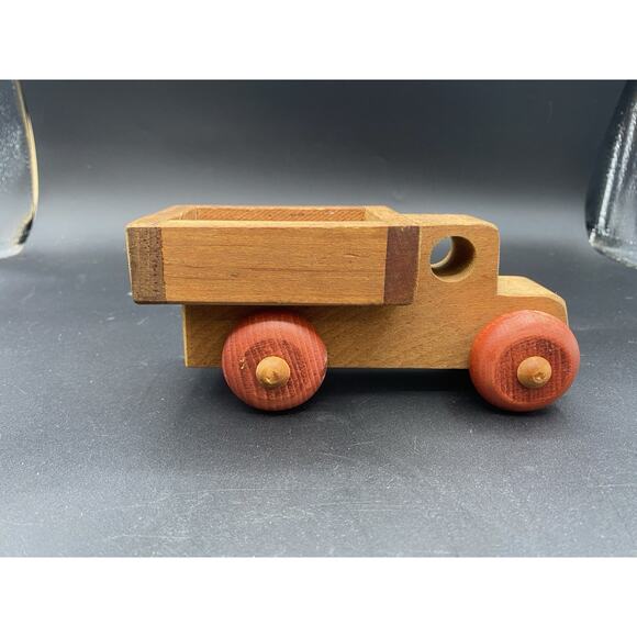 The Montgomery Schoolhouse Inc Vermont Toy Truck Wooden Wheels Turn Freely - Picture 2 of 11